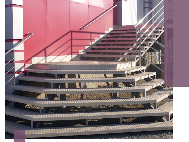 Лестницы для магазина в Лабинске — изготовление и монтаж