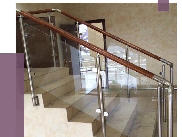 Комбинированные перила из металла и дерева в Лабинске