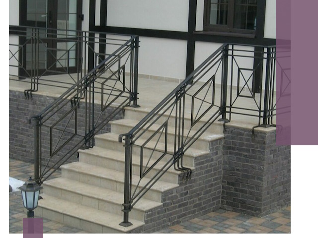 Перила для крыльца в Лабинске — монтаж, изготовление и установка