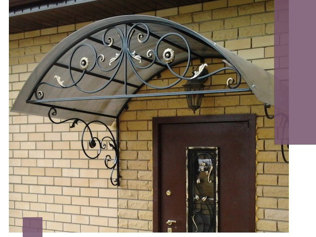 Изготовление козырьков из металла под ключ в Лабинске