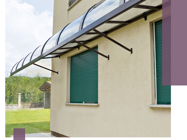 Козырьки над окнами в Лабинске — изготовление и монтаж по выгоде